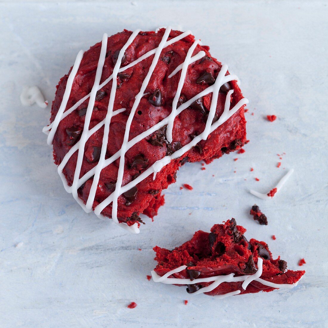 Red Velvet Mug Cake, angebrochen