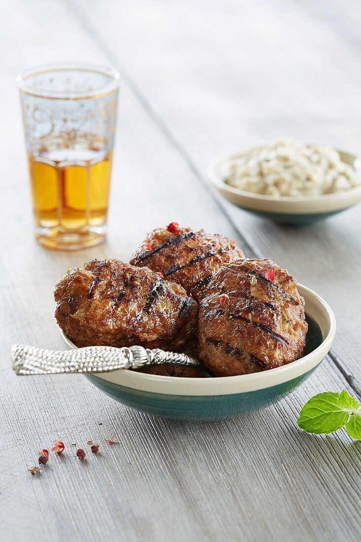 Grilled koftas with a dip and tea (Arabia)