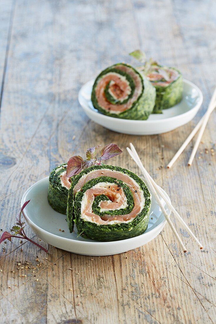 Spinach roulade with salmon and fresh cheese