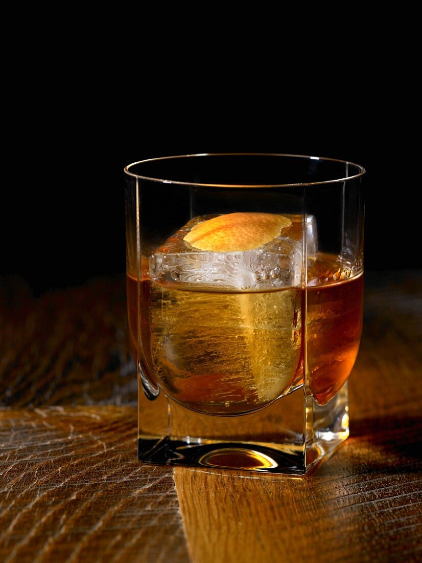 Ein Glas Bourbon On The Rocks