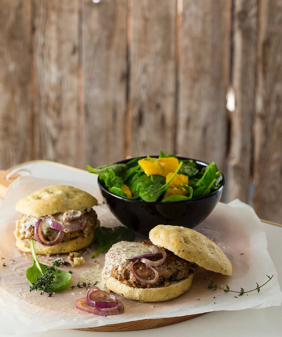 Lamb burgers with onions and mustard sauce