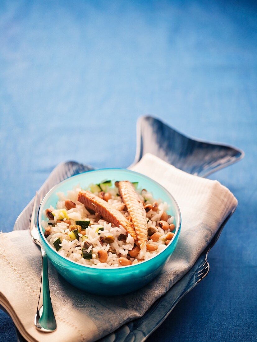 Rice with black eyed beans, zucchini and smoked mackerel