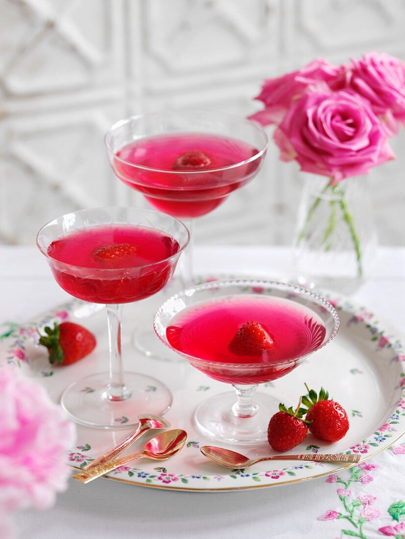 Pink champagne jelly with strawberries