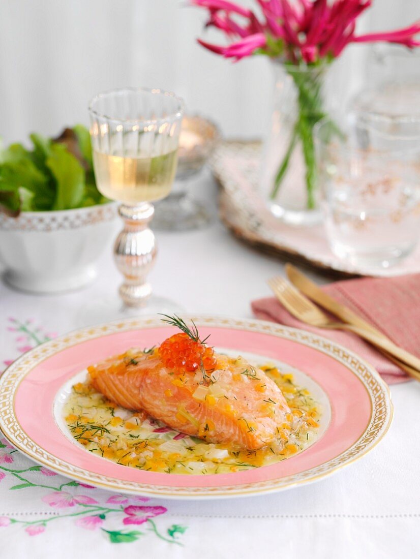 Poached salmon fillet in champagne sauce