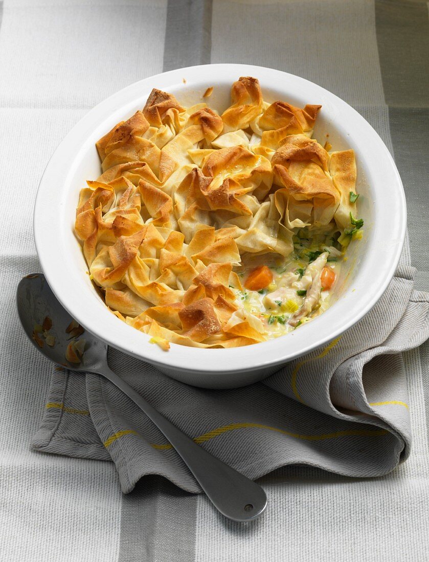 Filo pastry pie with chicken and leek