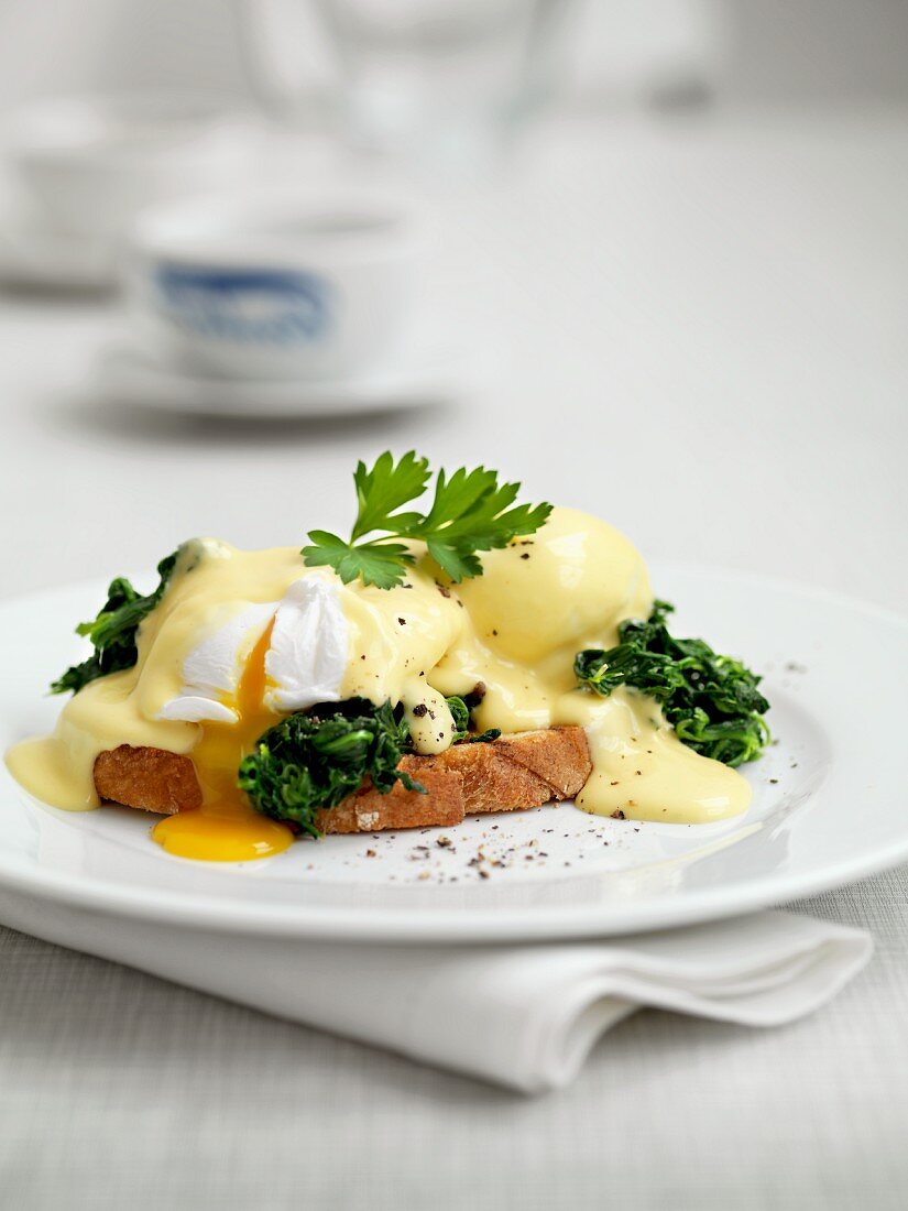 Eggs Benedict on toast