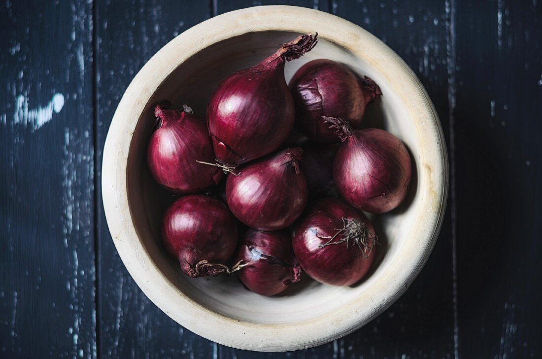 Red onions in a bowl