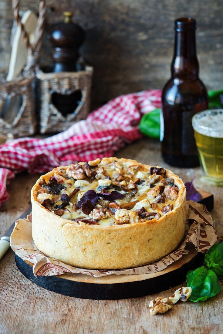 Tart with bacon and mushrooms