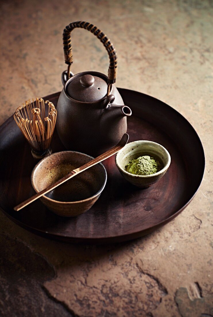Stillleben mit japanischen Teeutensilien