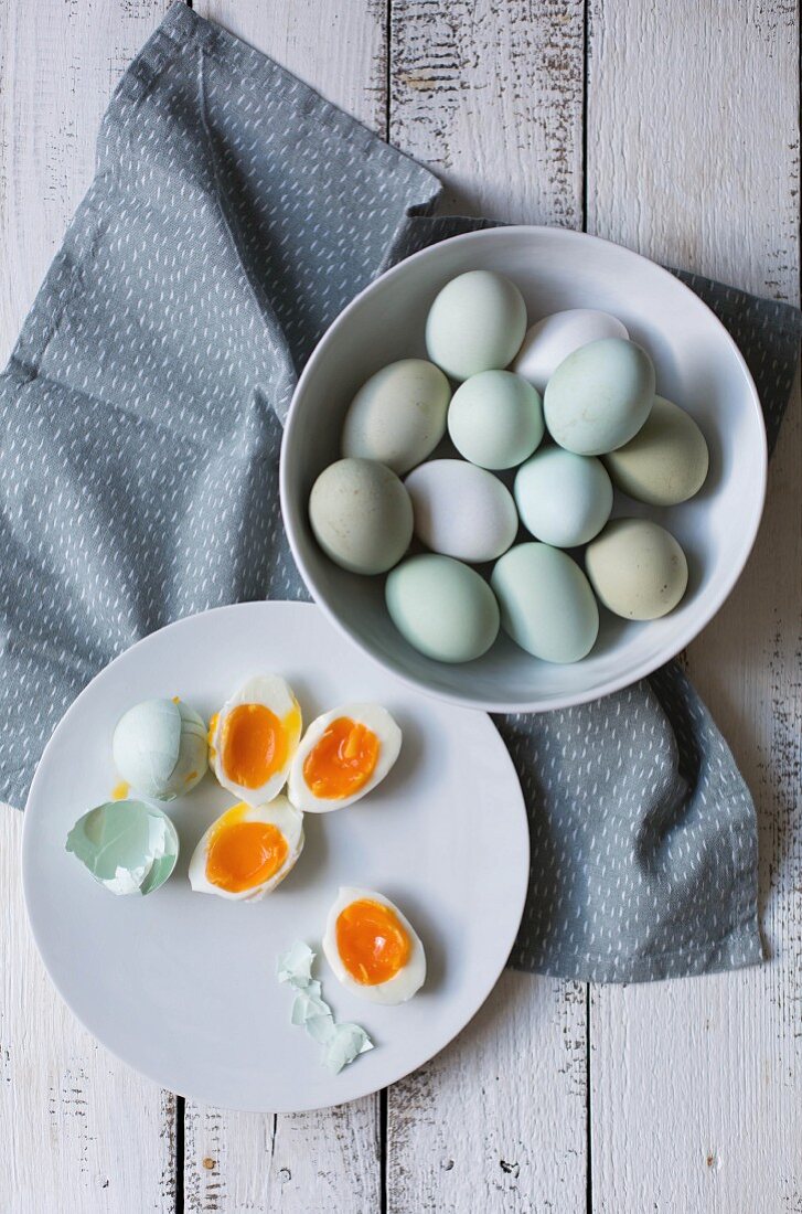 Eier, teilweise gekocht