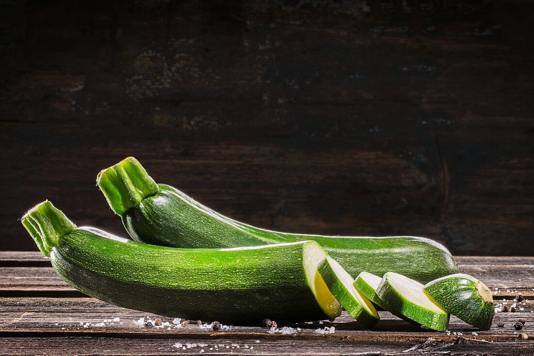 Sliced courgettes with salt and pepper