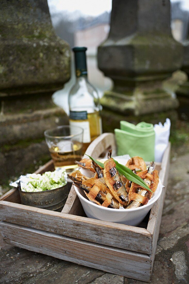 Anchovy chips with wild garlic cheese and wine