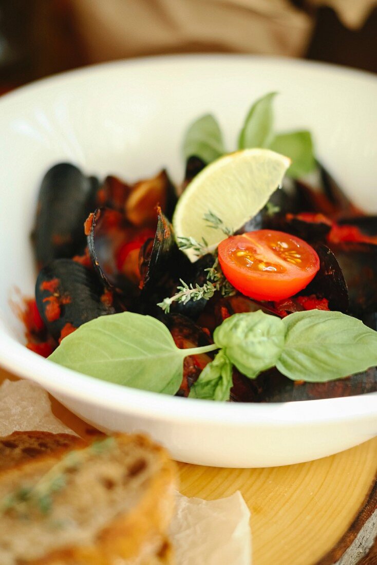 Mussels with tomatoes and basil