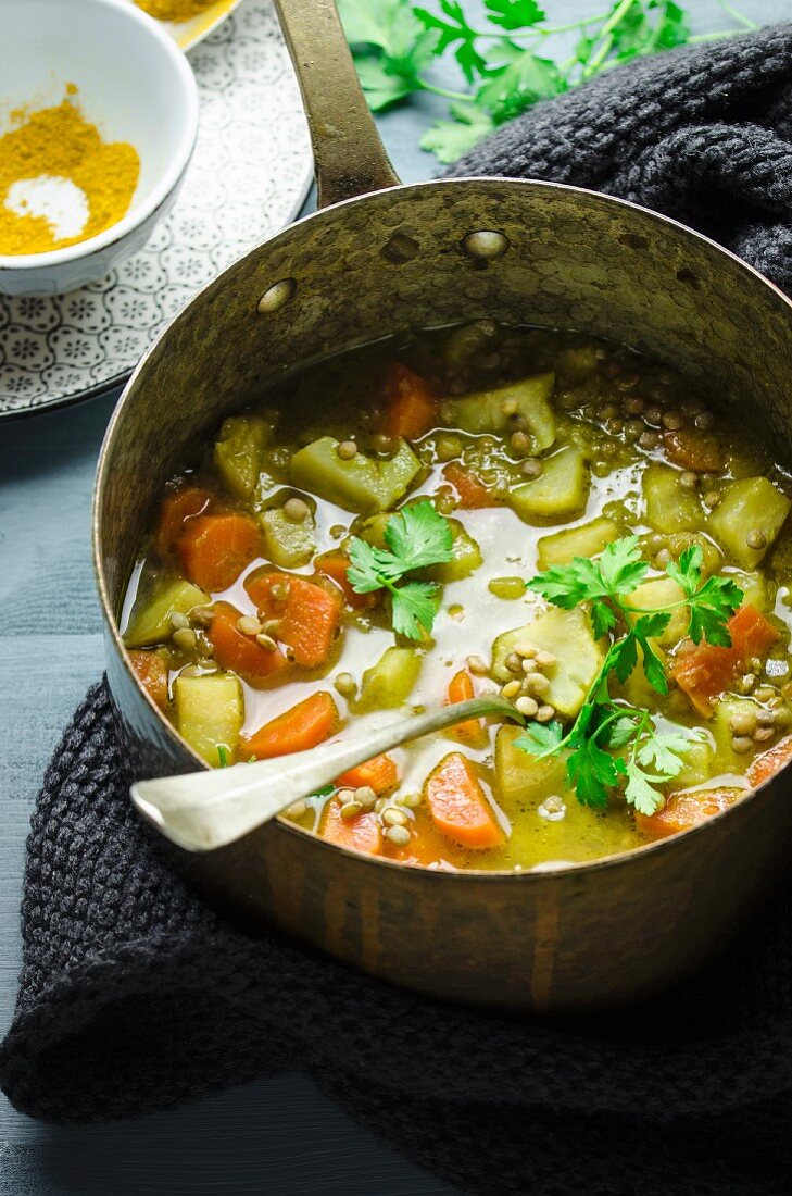 Linseneintopf mit Karotten, Topinambur, Curry und Limette