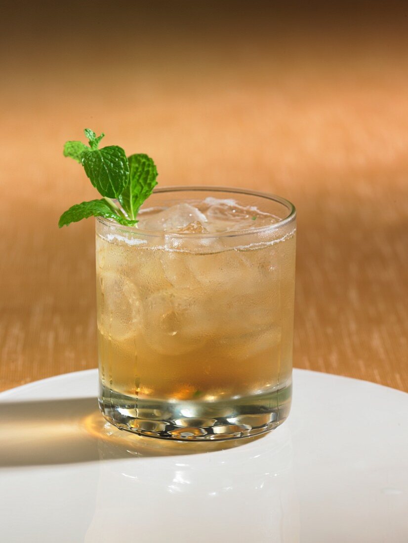 A ginger and vodka cocktail with mint leaves