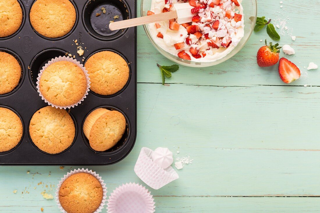 Muffins with strawberry and chocolate cream