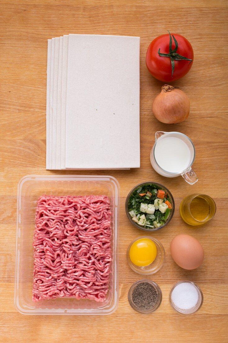 Ingredients for puff pastry parcels filled with mince