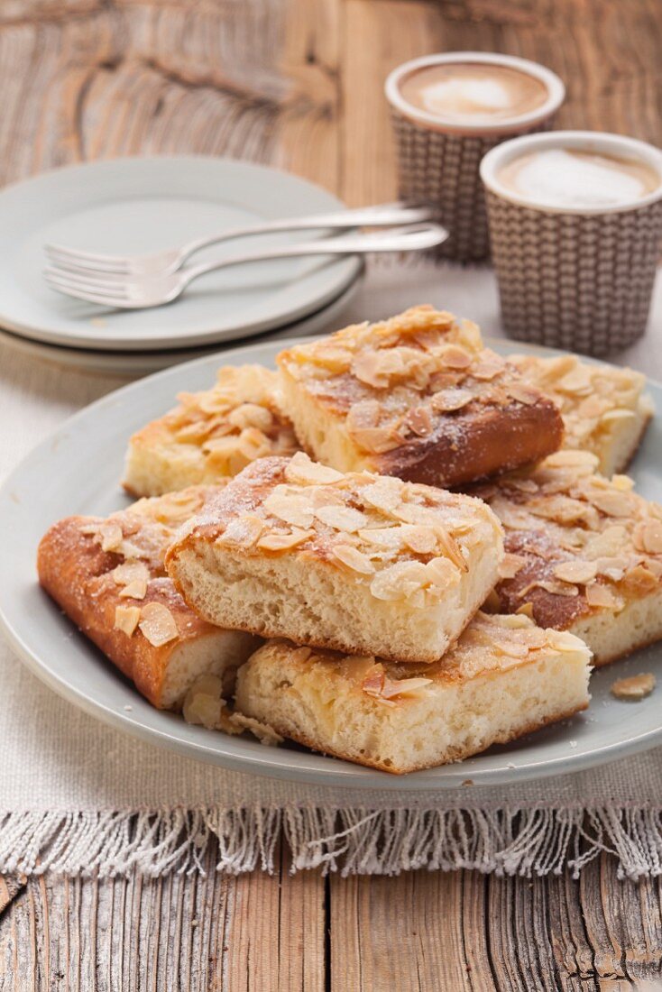 Butter cake with almonds