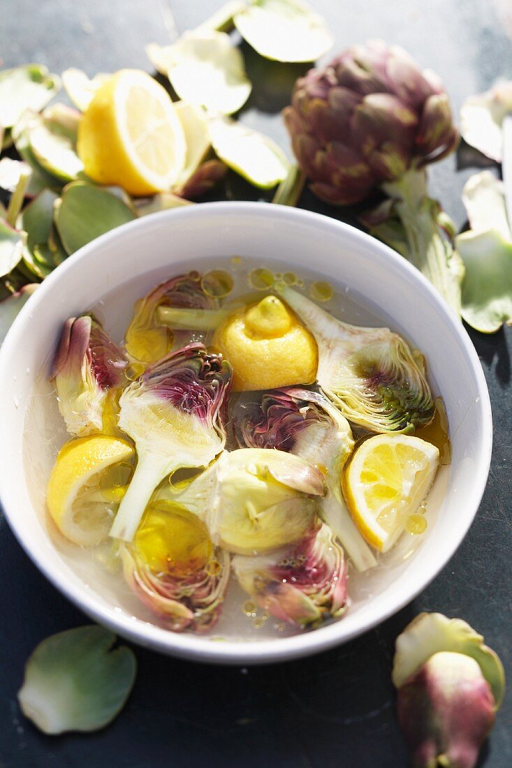 Artichokes in lemon water