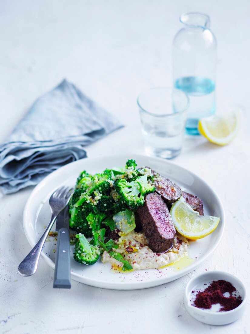 Lamm mit Sumach und Brokkoli-Tabouleh