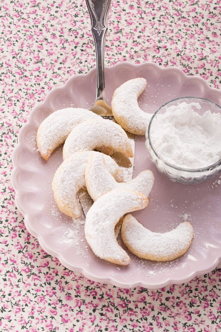 Klassische Vanillekipferl