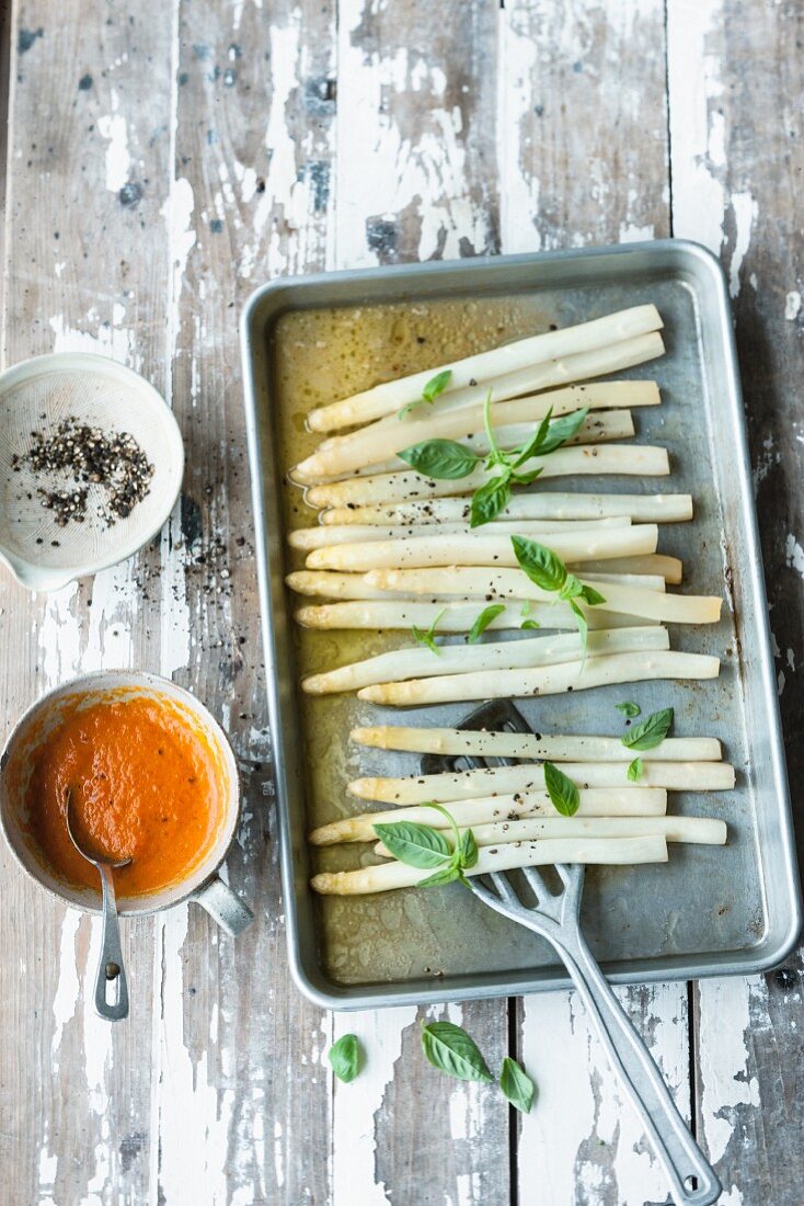 White asparagus from the oven