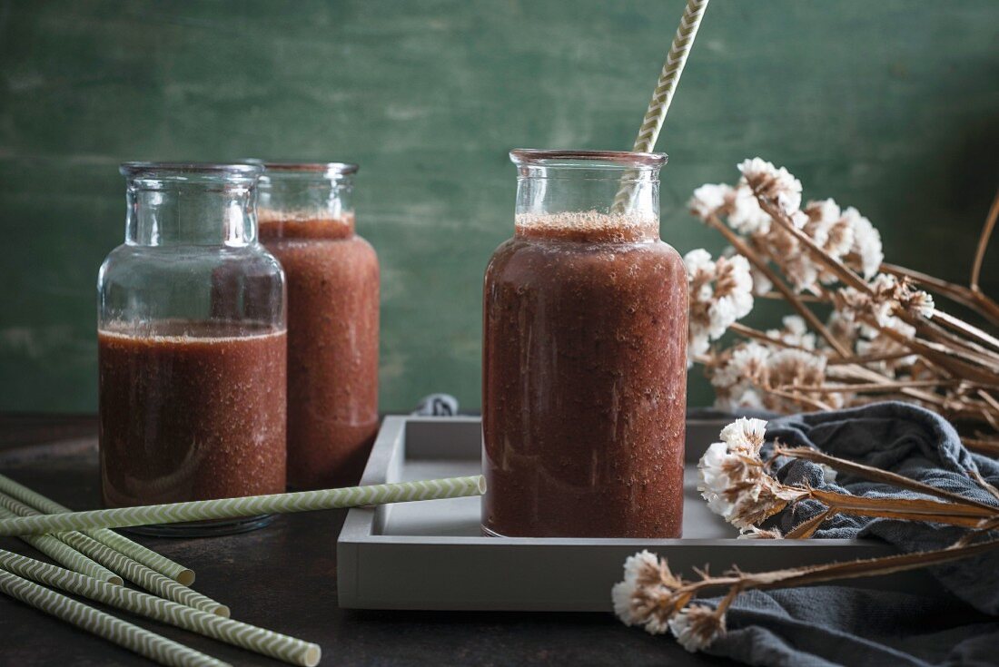 Sauerkirsch-Bananen-Brokkoli-Smoothies