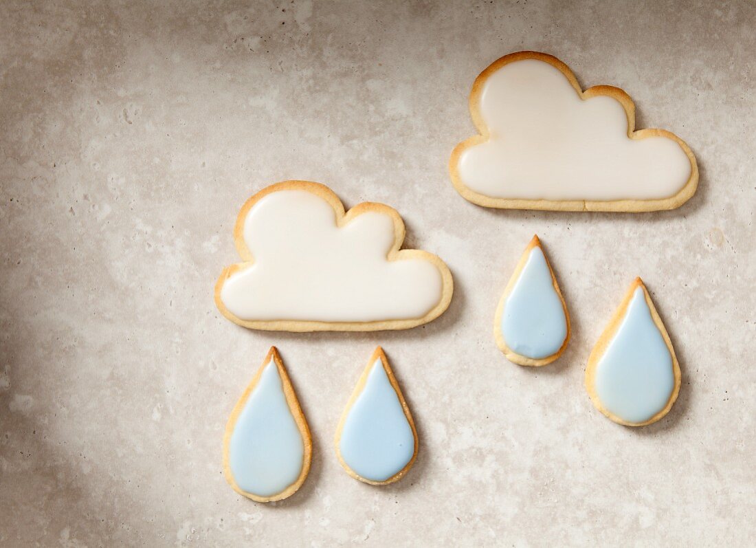 April: Cloud and raindrop cookies