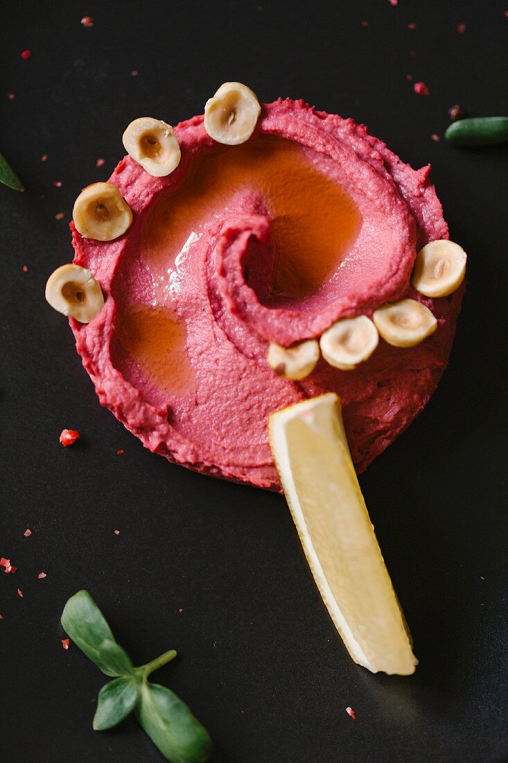 Rote-Bete-Hummus mit Kichererbsen