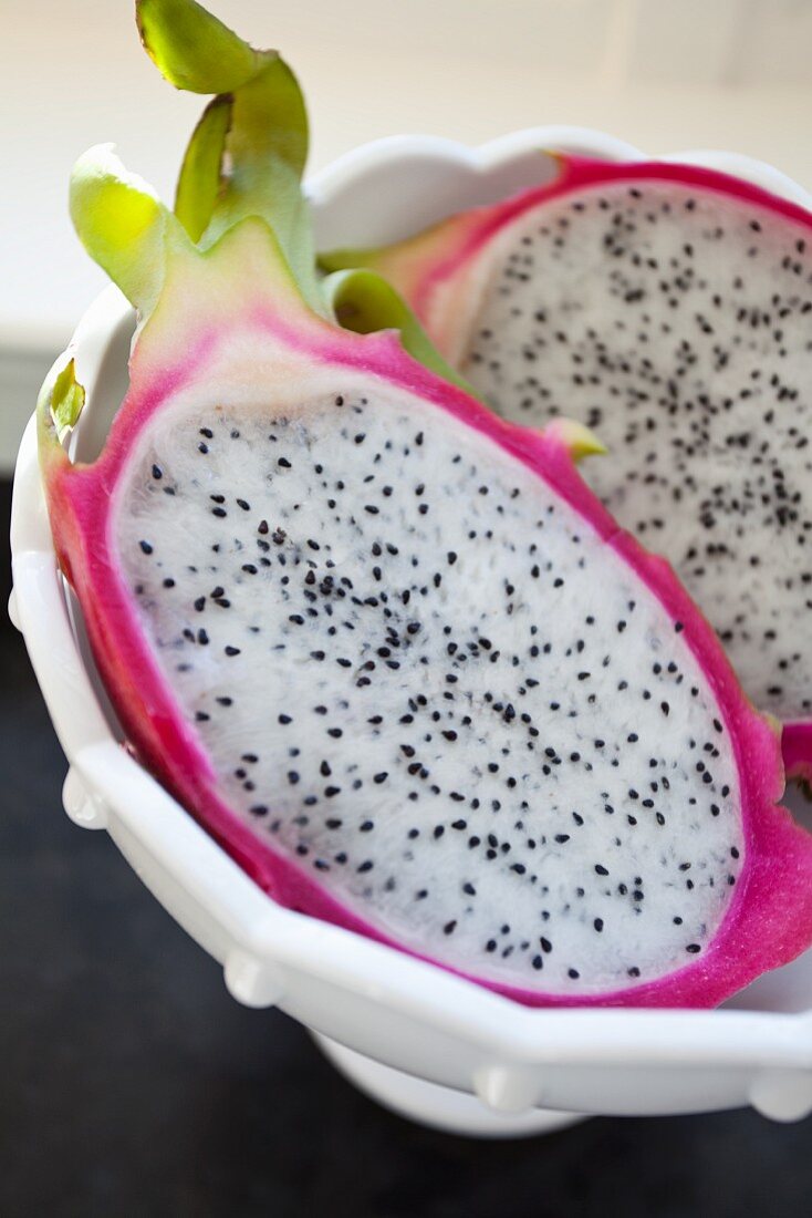 Dragonfruit sliced in half in a white dish