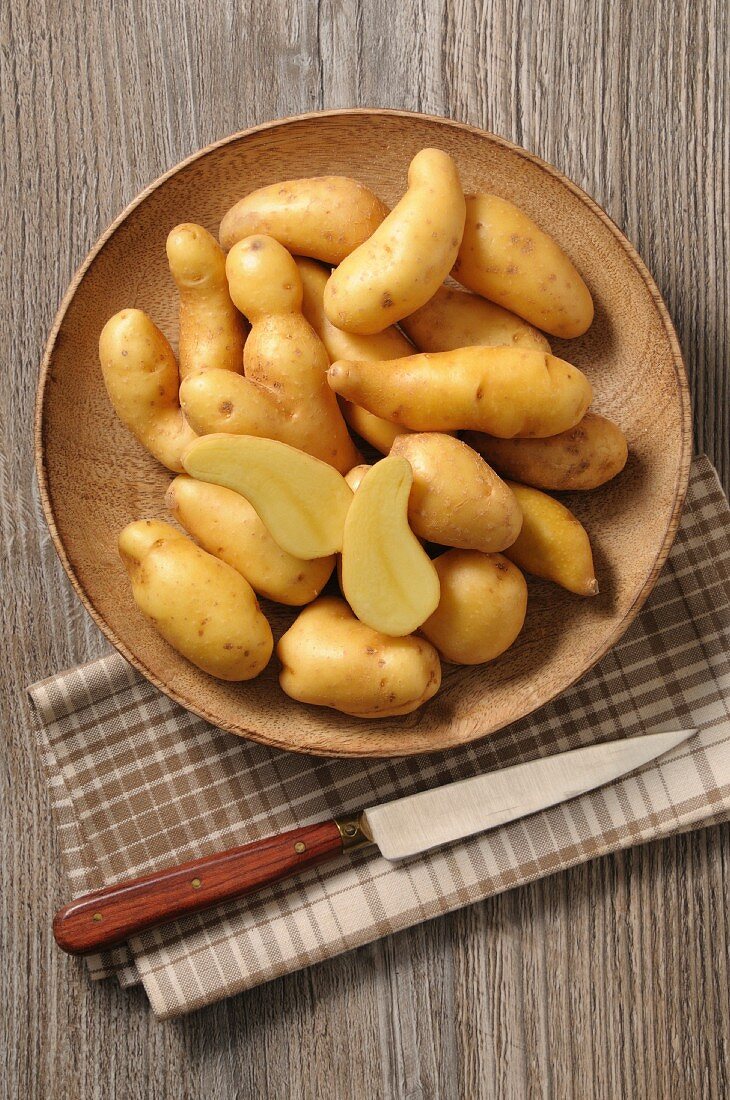 Rattes potatoes in a wooden bowl