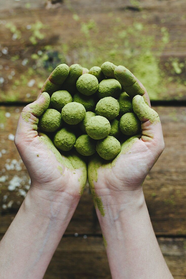 Green matcha energy balls