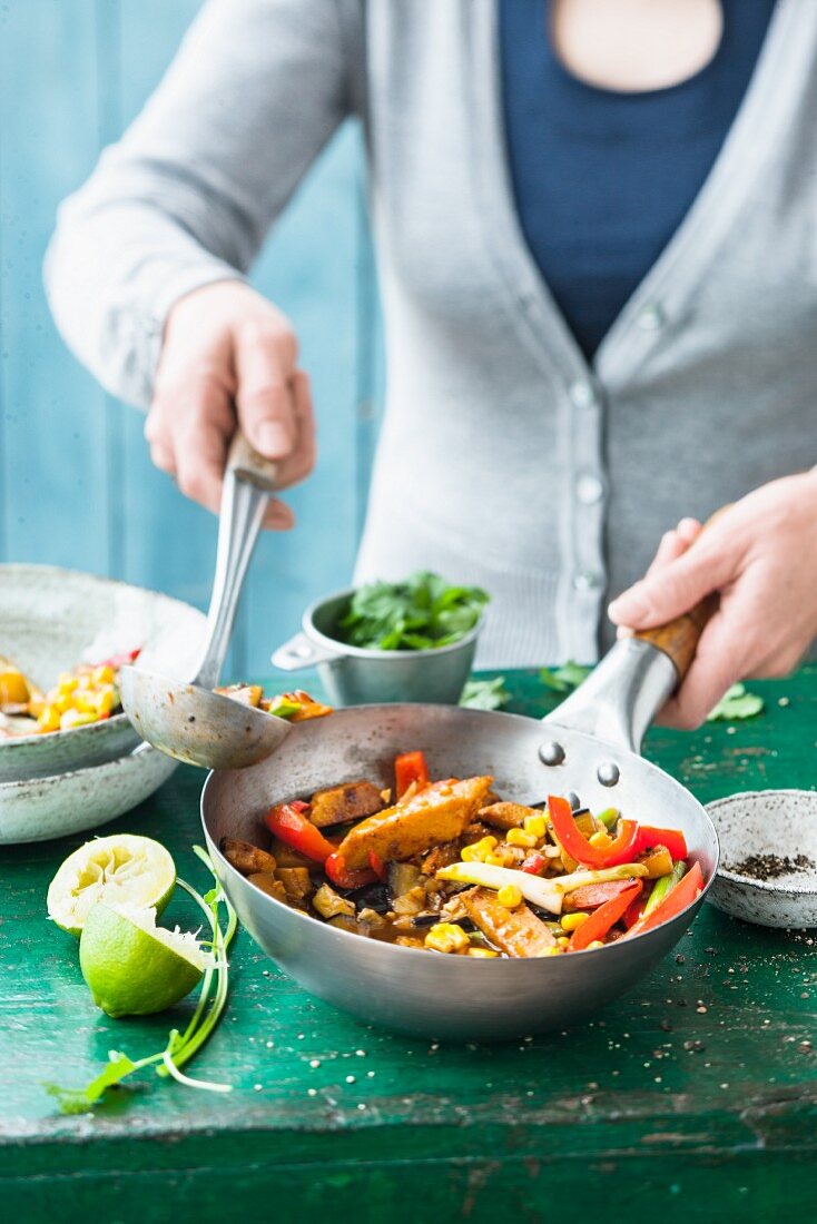 Wokgemüse mit Lupinenfilets und Koriander