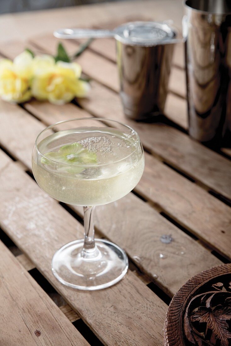 A sparkling spring cocktail with lime