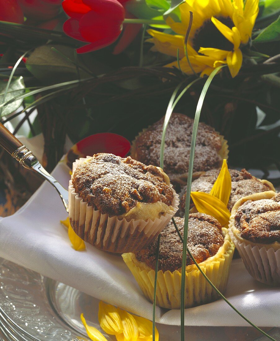 Kleine Apfelkuchen aus Rühr- & Strudelteig in Papierförmchen