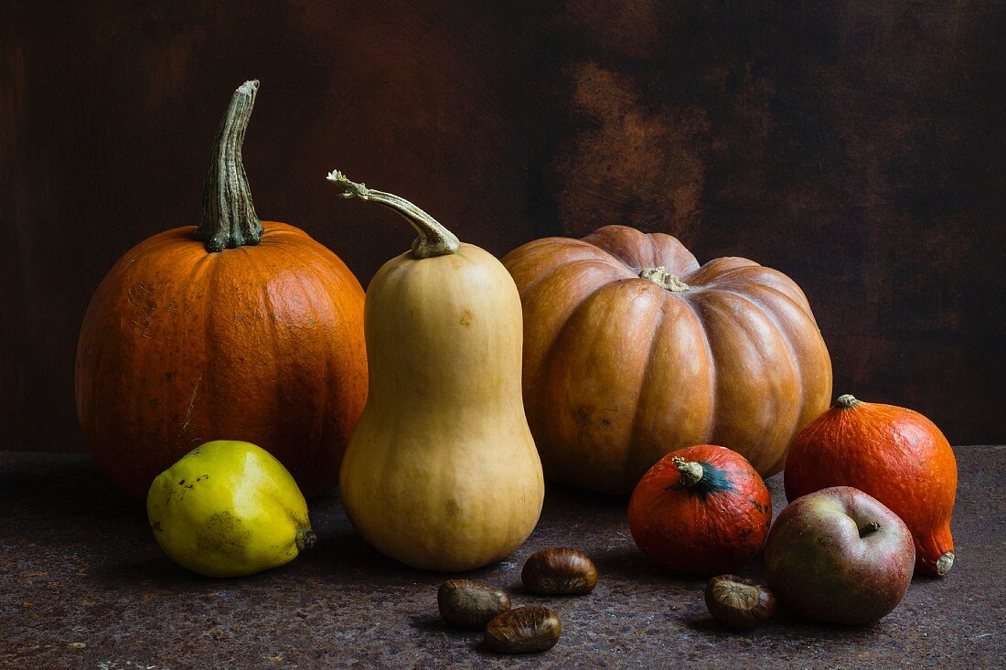 A selection of different types of pumpkin: Hokkaido, butternut squash and Muscat pumpkin
