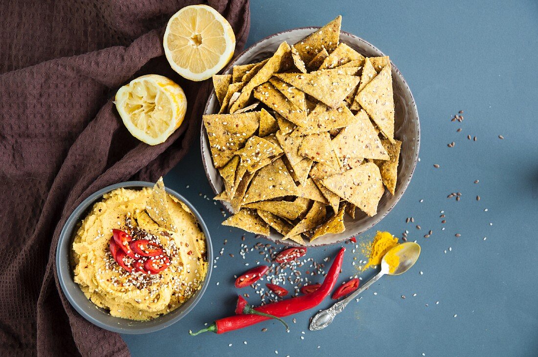 Spicy crackers with turmeric hummus (seen from above)