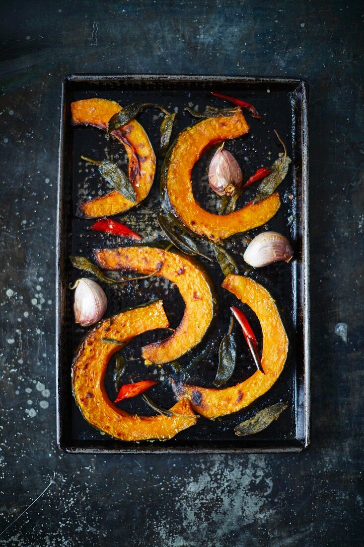 Oven-roasted pumpkin wedges with chilli and garlic (seen from above)