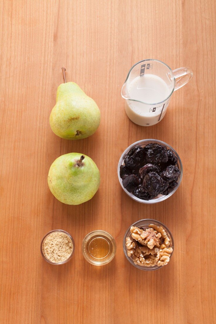 Ingredients for vegan plum and pear spread