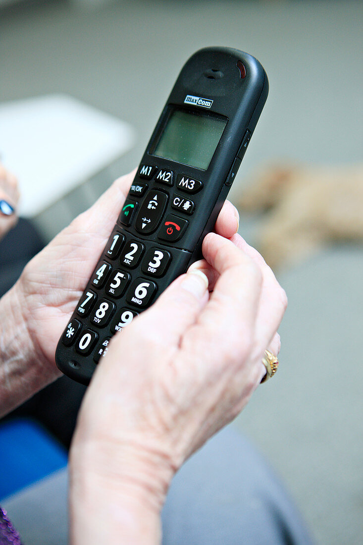 Telephone for person with dementia