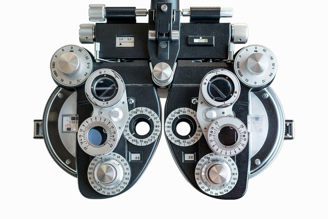 Eyesight testing spectacles