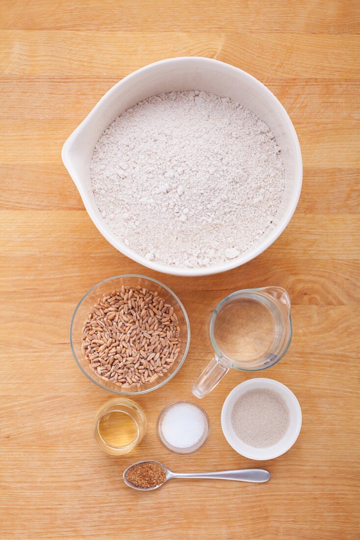 Ingredients for wholemeal spelt bread