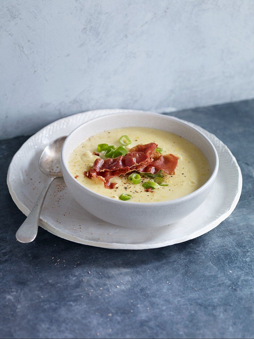 Quick and easy potato and corn soup with crispy bacon