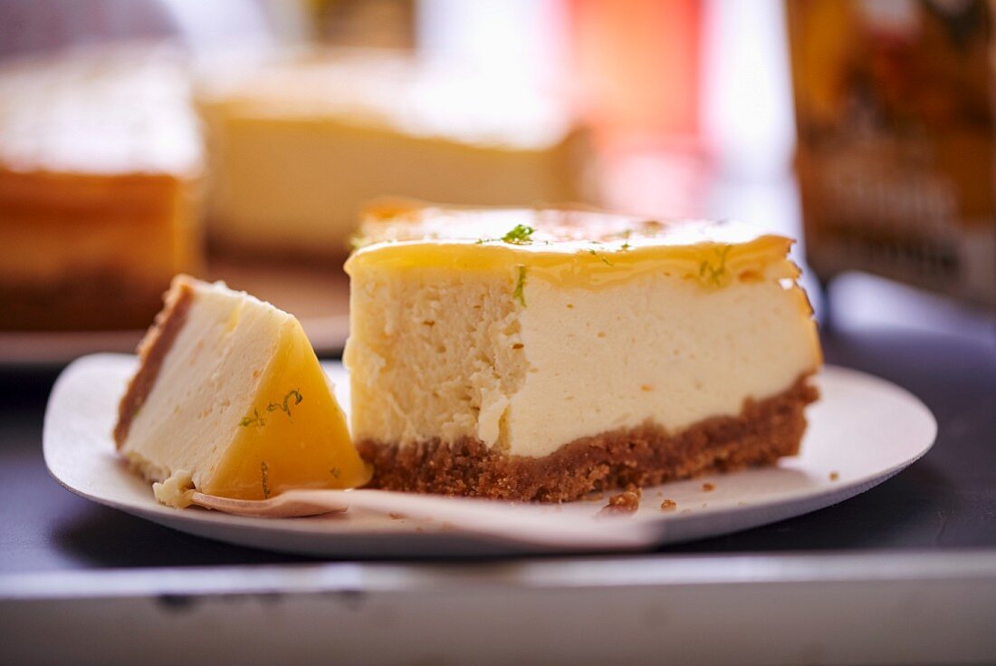 Lemon curd cheesecake (close-up)