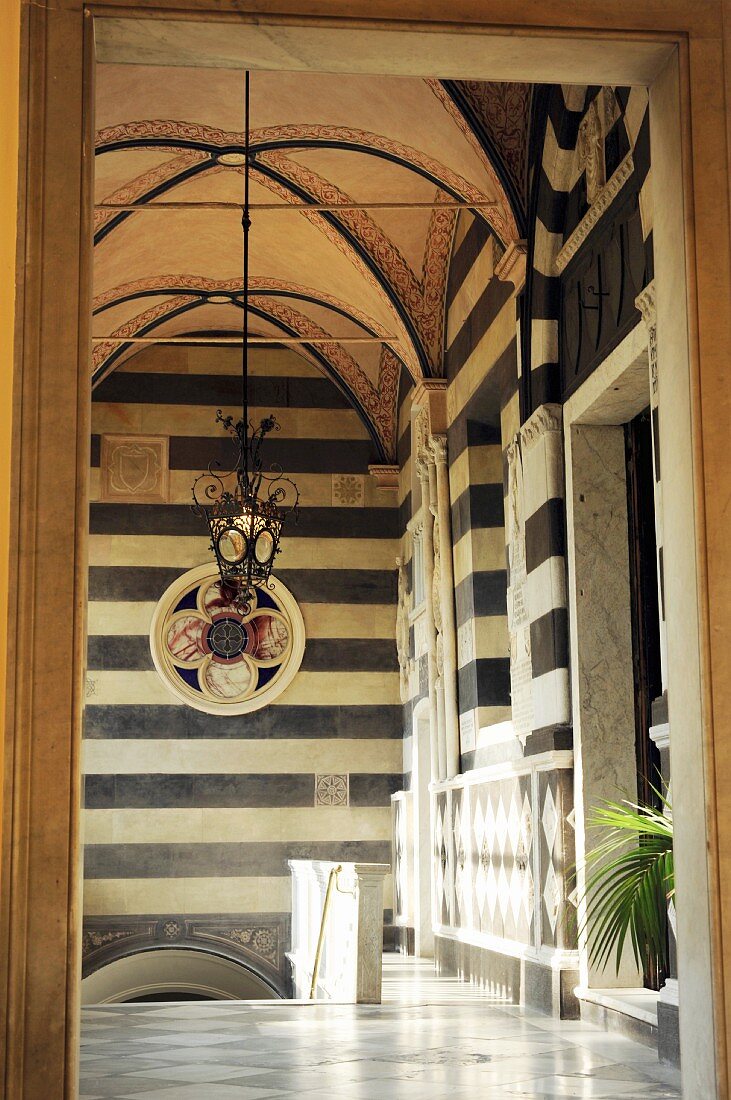 Hand-crafted, historical stairwell with Italian ambiance