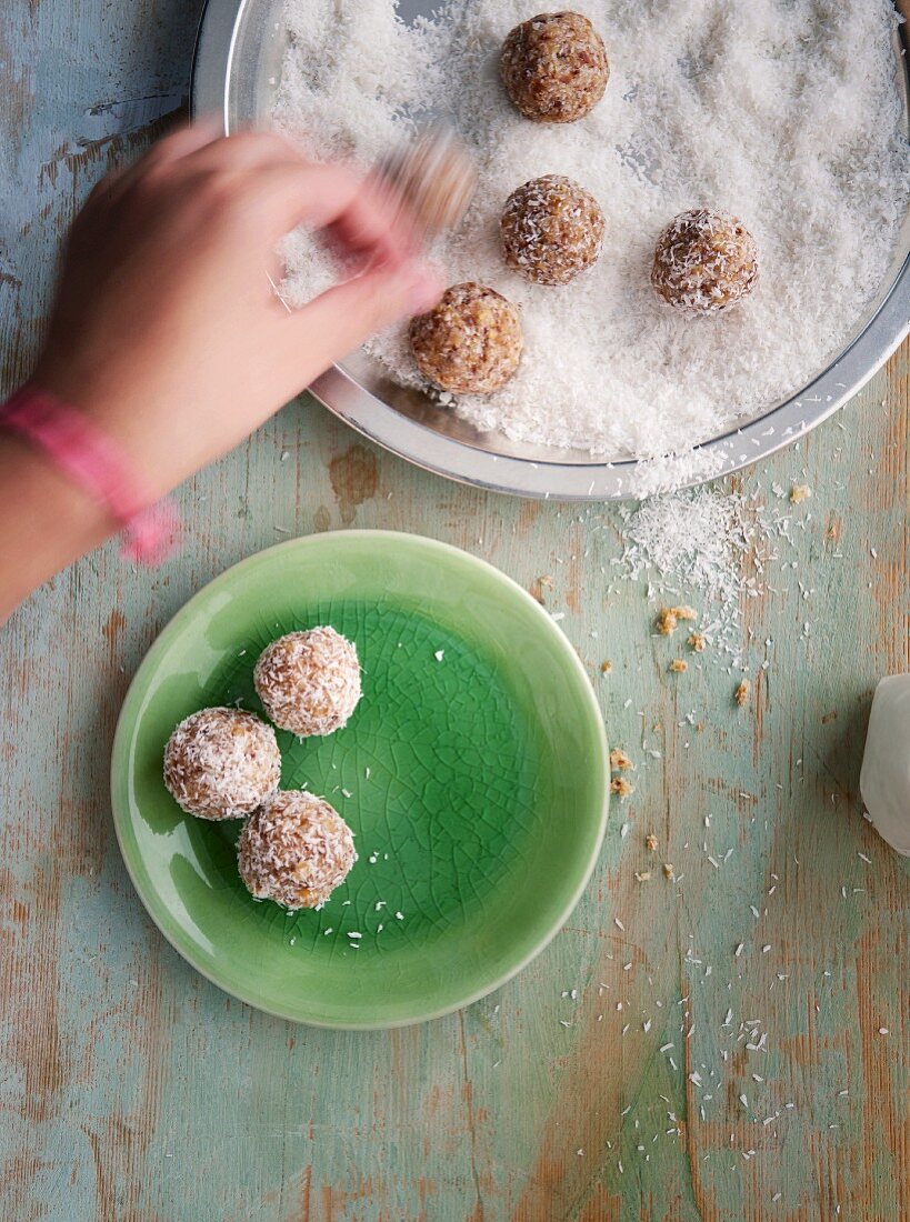 Energy balls with macadamia nuts, coconut and dried pineapple