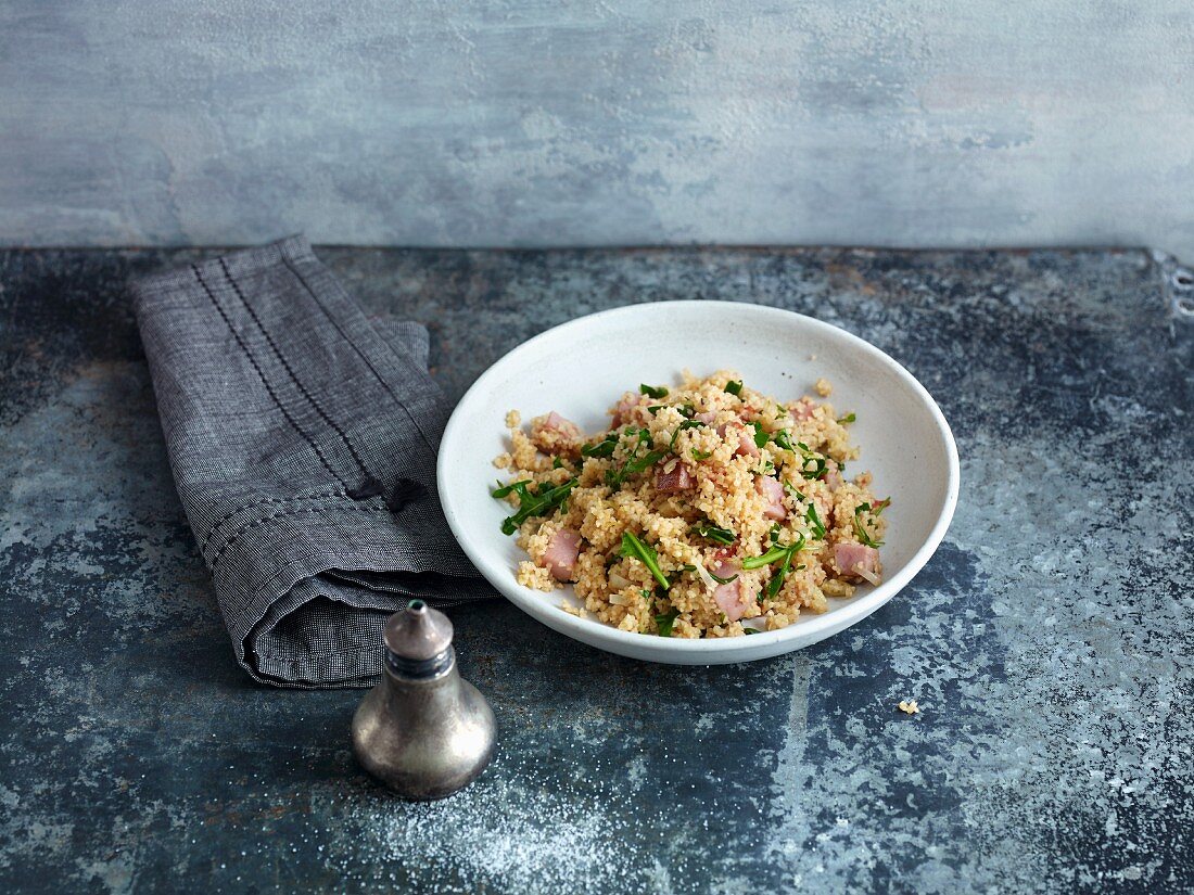 Bulgur and rocket with cooked ham