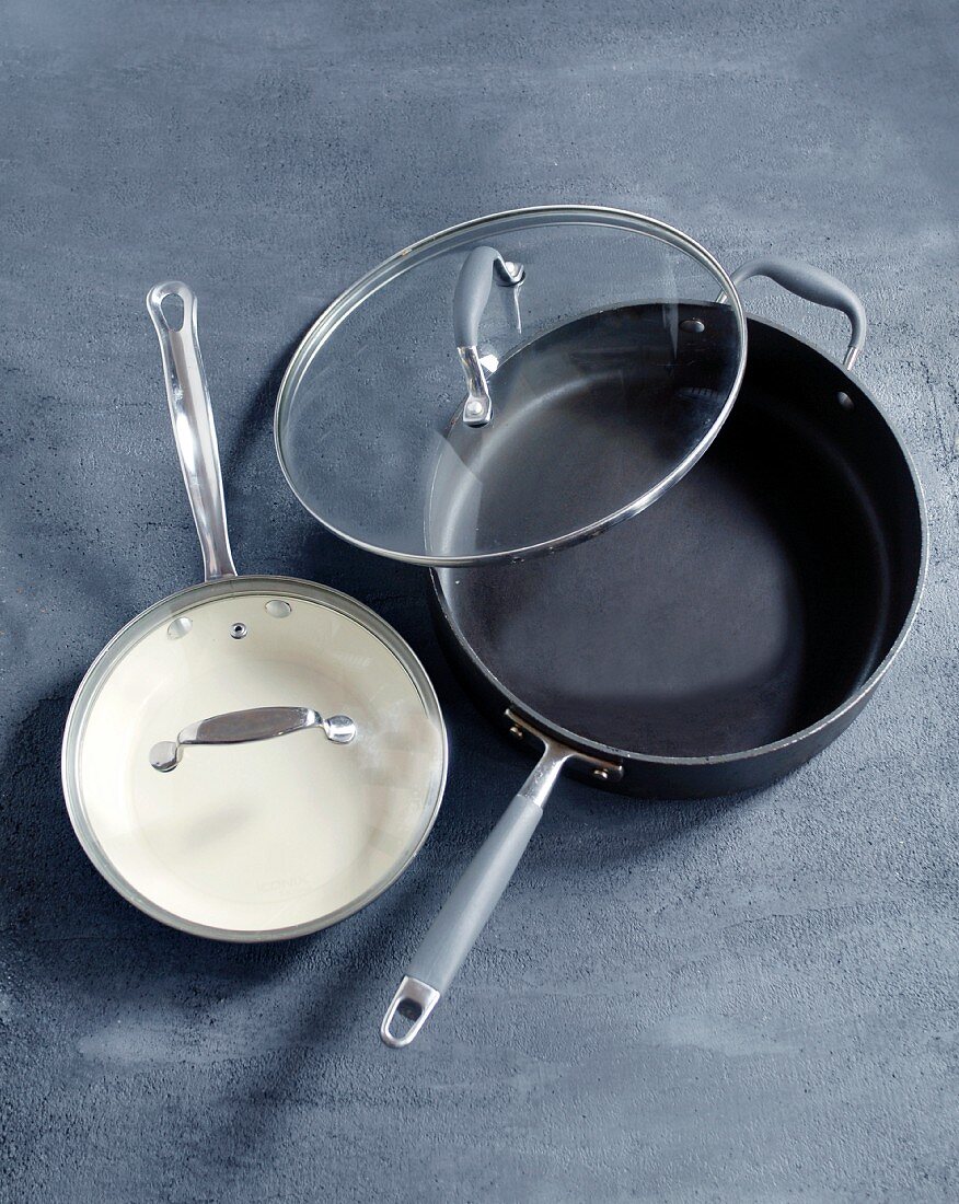 Various pans with lids