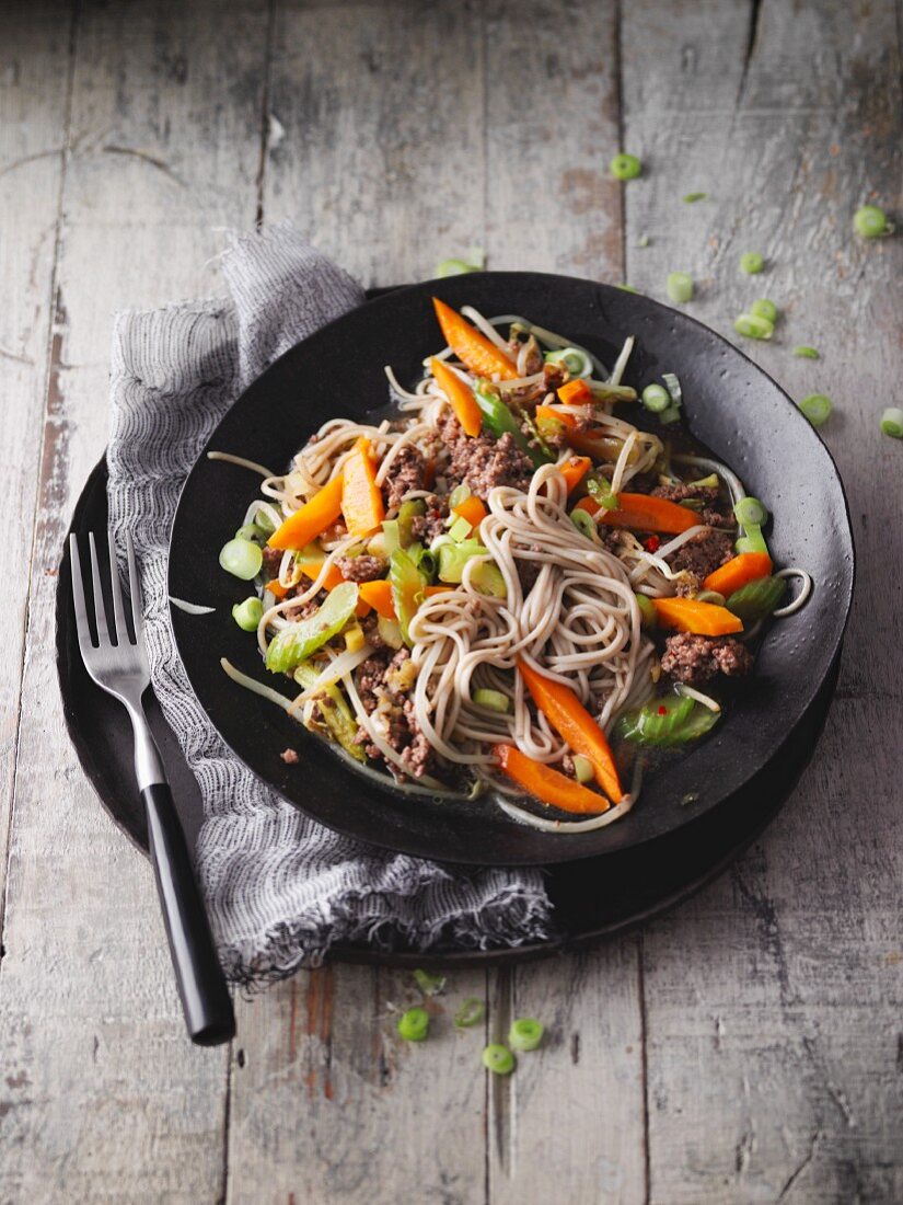Wok-fried minced beef with vegetables and soba noodles (Sirtfood)