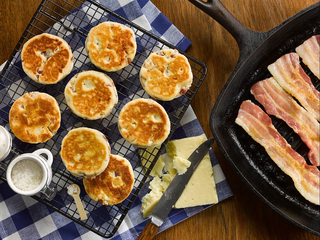 Welsh Cakes with bacon and gouda (England)